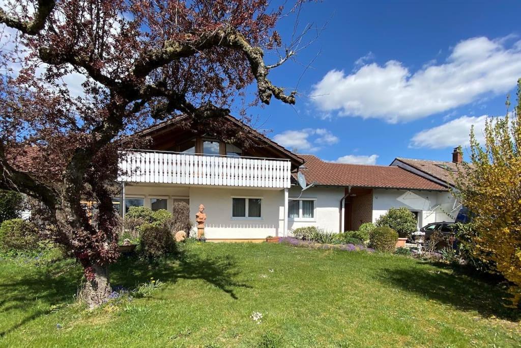 Gemuetliche Wohnung Bei Bad Waldsee Mit Balkon Exterior photo